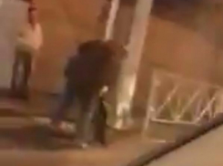 Чтобы пропустить высокопоставленных гостей Краснодара, инспектор ГИБДД бросился под колеса автомобиля