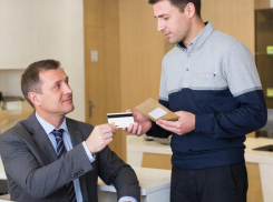 Жителям Кубани за год доставили более 42 тысяч банковских карт