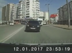 «За секунду до»: опубликовано видео лобового столкновения в Новороссийске
