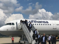  Сборная Германии по футболу приземлилась в Сочи под аккомпанемент балалаек 