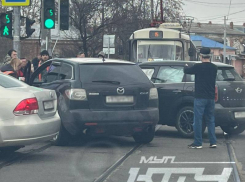 В Краснодаре движение трамваев встало из-за ДТП