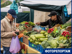 8 торговых лавок и недовольство ценами: как выглядит ярмарка выходного дня рядом с бывшим рынком «Октябрь»