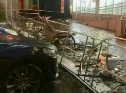 На Кубани бушует непогода: ураган в Тимашевске попал на видео
