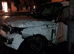 Водитель «Лэнд Ровера», пронесшийся на красный, скрылся с места смертельной аварии в Краснодаре