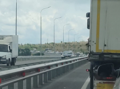 «Три километра ехали три часа… Всем по…»: автомобилистка рассказала о дороге на Геленджик