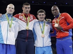 Боксер Евгений Тищенко под свист трибун стал олимпийским чемпионом 