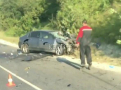 В Геленджике в лобовом ДТП с грузовиком погиб молодой водитель