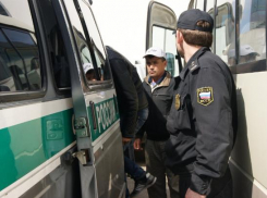 Судебные приставы выдворили из Краснодарского края 33 украинцев