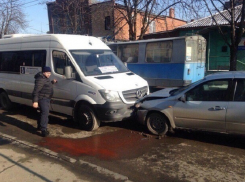 В массовом ДТП в Краснодаре ранены две женщины