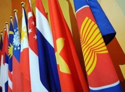 Казаки хлебом-солью поприветствовали артистов из Вьетнама, Мьянмы и Филиппин