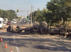 В Новороссийске КамАЗ протаранил семь автомобилей, есть пострадавшие