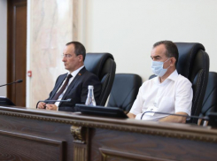 Многодетные семьи Кубани сохранят право на получение господдержки при обучении детей на платной основе