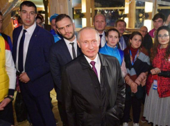 На форуме в Сочи Путин сравнил студента из Бразилии с мировыми экспертами