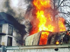 На Кубани в результате жуткого ДТП сгорел «УАЗ»