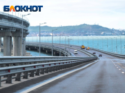 Более 800 авто скопились в пробках по обеим сторонам Крымского моста