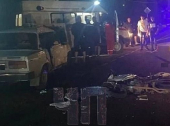 Двое подростков на мотоцикле влетели в «семёрку» в Краснодарском крае