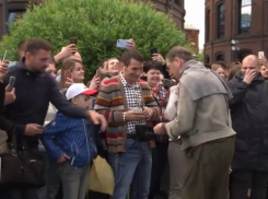  Сочинский певец Лепс вместе с Бастой пели на улице и просили у прохожих деньги 