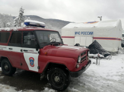В снежный апокалипсис на Кубани спасатели отважно помогли местным жителям