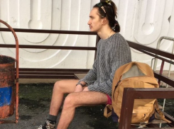 Гуляющим по Сочи голым мужиком оказался 20-летний житель Лабинска