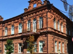 Паршиво отреставрированный фасад Дома купца Никитина снова будут чинить