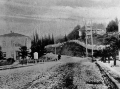 Кубанский календарь: на улицах Сочи замени керосиновые фонари на электрические