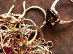 Купить золотые украшения: просто, онлайн, с гарантией