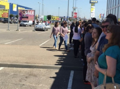 Посетителей ТЦ «МЕГА Адыгея-Кубань» эвакуировали из здания