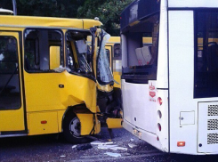 В Сочи из-за автобусного ДТП госпитализировали пятерых человек