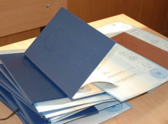  Замдиректора вуза в Тихорецке требовала денег с бывшего студента 