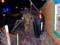 В Тимашевске молодой водитель «БМВ» въехал в столб