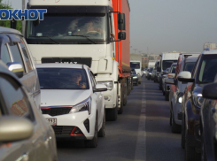 Движение по Крымскому мосту экстренно перекрыли из-за тревоги