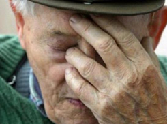 В Лабинске двое мужчин украли у пенсионера деньги и болгарку