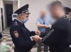 Появилось видео с допроса полицейского, насмерть сбившего школьницу в Краснодаре