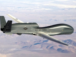 Самолёт-разведчик США летает над Чёрным морем у Сочи 