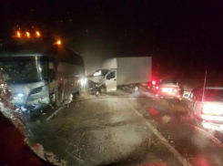 Выпавший снег спровоцировал массовое ДТП на Кубани