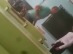 Избиение школьника пьяным учителем в Сочи сняли на видео  одноклассники