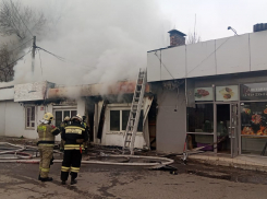 В Краснодаре загорелась пекарня