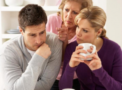 В Краснодаре свекровь невзлюбила избранницу сына и угрожала ему ножом 