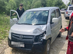 В районе Геленджика женщина  погибла под колесами двух автомобилей