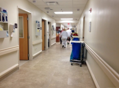 На Кубани девочку насмерть придавило полкой комода 