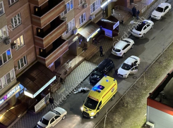 В Краснодаре парень выпал из высотки и погиб