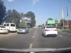 Очередная езда по встречке попала на видео в Краснодаре 