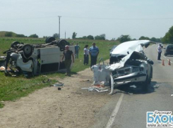 В Краснодарском крае из-за аварии погибла женщина и травмировано шесть человек