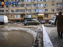 Ямы на мосту атакуют, Музыкальный не спасают, а джинсы депутата обсуждают: главное в Краснодаре
