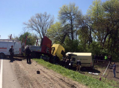 На Кубани в лобовом столкновении грузовика и машины инкассаторов погибли  четыре человека
