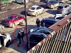 Дорожный конфликт спровоцировал драку водителей в Краснодаре
