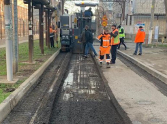 Власти Краснодара обещали отремонтировать улицу Новгородскую