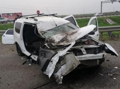 «Спасибо, что живые»: под Краснодаром водитель «КамАЗа» не заметил «Ларгус»