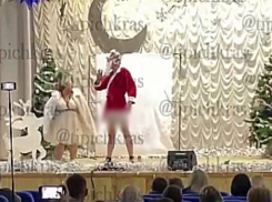 Коллектив ДК и глава поселения в Краснодарском крае лишились должностей после фривольного спектакля