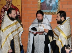 Священник из Кропоткина второй раз обвенчал мужчину с любовницей: РПЦ расторгла церковный брак